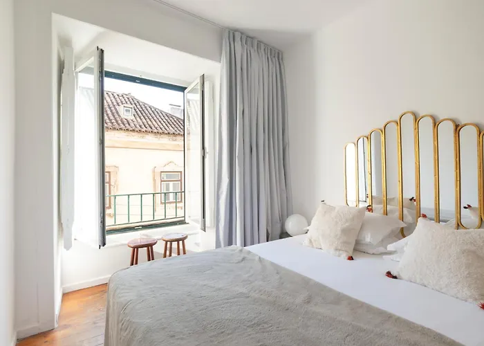 Alfama - Sé Cathedral | Cheese&wine