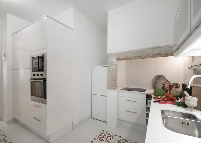 Alfama - Sé Cathedral | Cheese&wine *